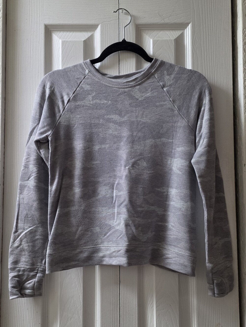 Athleta Girl Gray Camo Fleece Pullover Sweatshirt Thumbholes Girls L